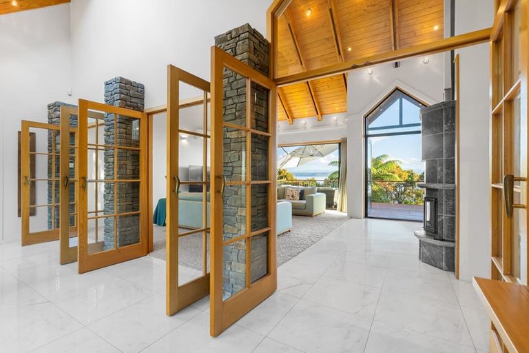 Photo of property in 3 Whakamoenga Point, Acacia Bay, Taupo, 3385