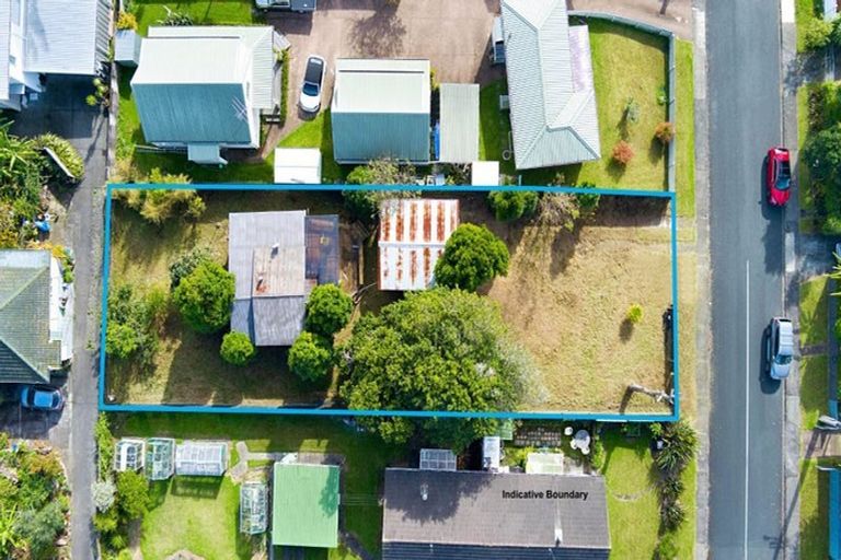 Photo of property in 4 Dawnhaven Drive, Te Atatu Peninsula, Auckland, 0610