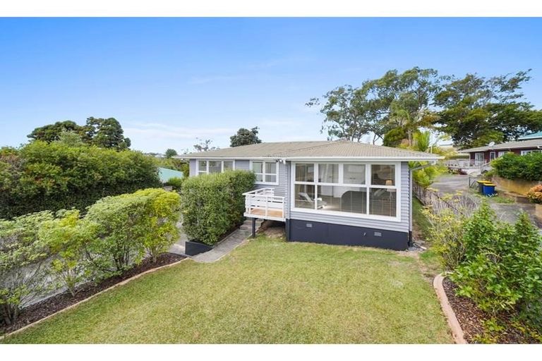 Photo of property in 1/8 Arrow Road, Forrest Hill, Auckland, 0620