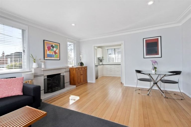 Photo of property in 24 Sylvan Crescent, Te Atatu South, Auckland, 0610