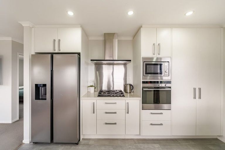 Photo of property in 5 Mckenzie Way, Timberlea, Upper Hutt, 5018