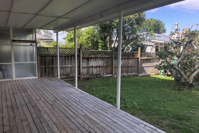 Photo of property in 2/2a Ascot Avenue, Narrow Neck, Auckland, 0624