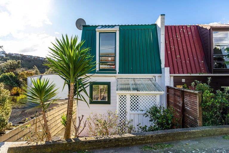 Photo of property in 2 Narbada Crescent, Khandallah, Wellington, 6035
