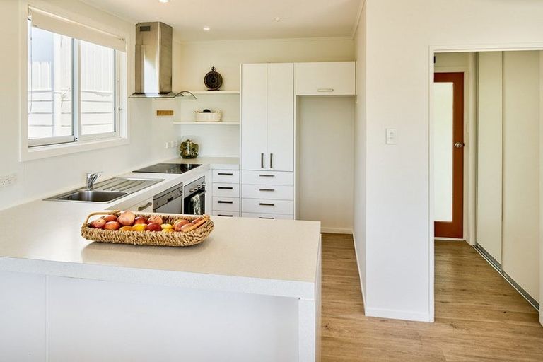 Photo of property in 97 Kahu Road, Paremata, Porirua, 5024