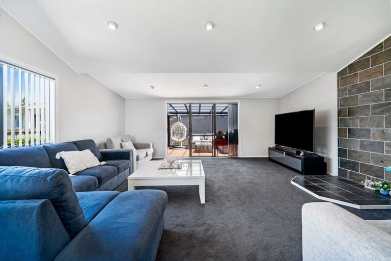 Photo of property in 92 Harrington Road, Henderson, Auckland, 0610