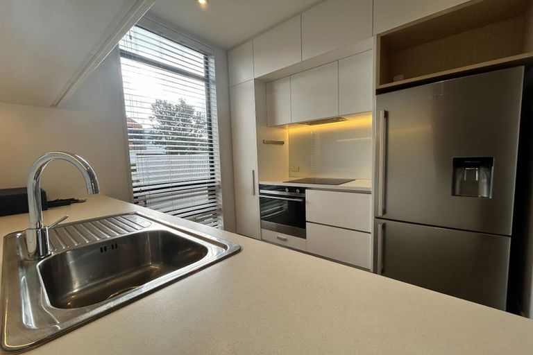 Photo of property in 17 Isitt Road, Hobsonville, Auckland, 0616