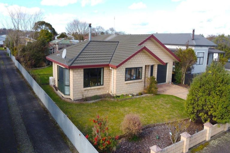 Photo of property in 45 Barraud Street, Dannevirke, 4930