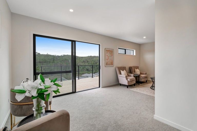 Photo of property in 5 Kawau Close, Orewa, 0931