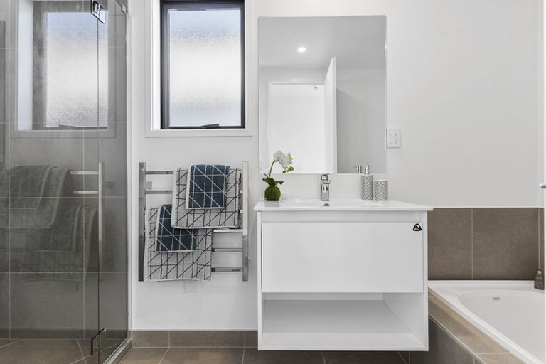 Photo of property in 11 Rita Meredith Road, Wai O Taiki Bay, Auckland, 1072