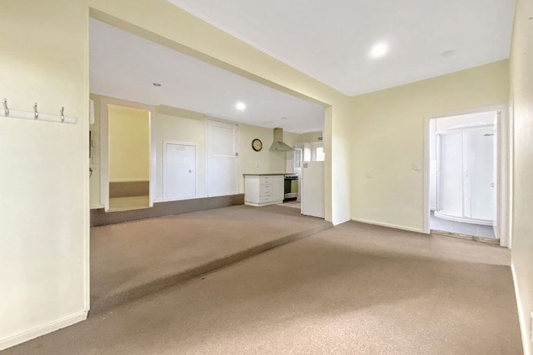 Photo of property in 16 Halifax Street, Kingston, Wellington, 6021