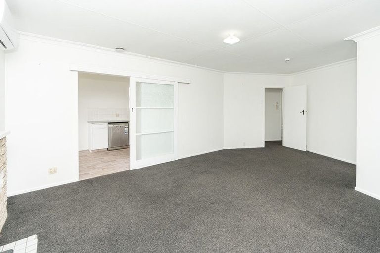 Photo of property in 77 Collins Road, Melville, Hamilton, 3206