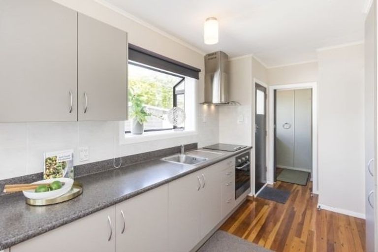 Photo of property in 10 Catlins Crescent, Milson, Palmerston North, 4414