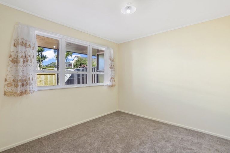 Photo of property in 1/8 Westward Ho, Glen Eden, Auckland, 0602