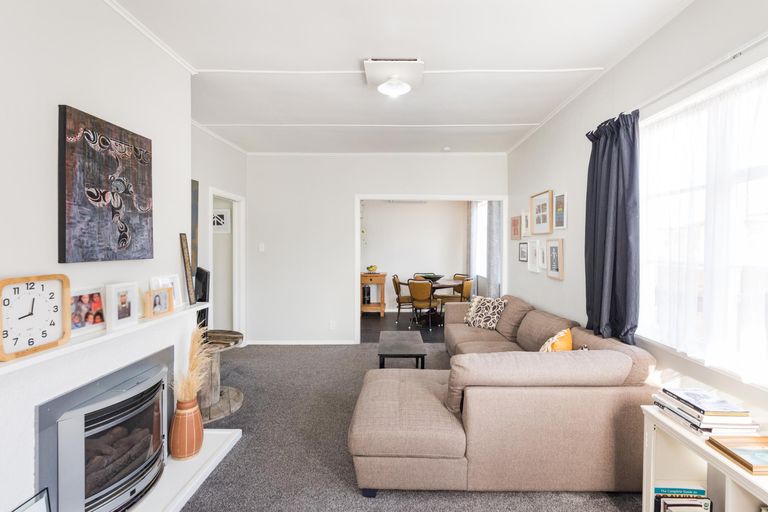 Photo of property in 35 Kauri Street, Roslyn, Palmerston North, 4414