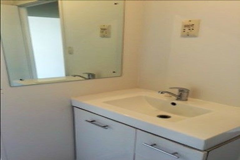 Photo of property in 5/19 Milton Road, Orewa, 0931