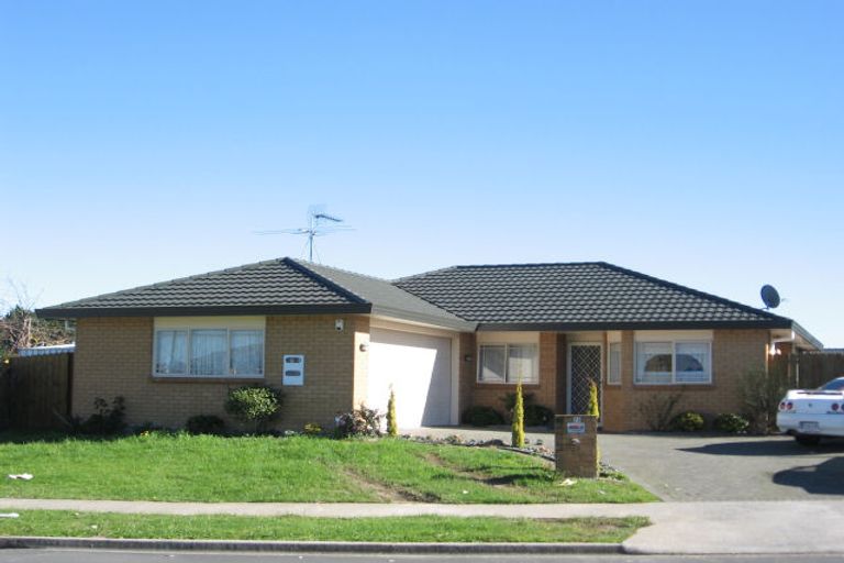 Photo of property in 25 Glenveagh Park Drive, Weymouth, Auckland, 2103