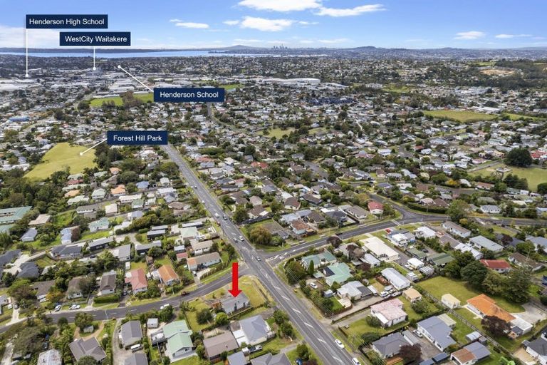 Photo of property in 21 Parrs Cross Road, Henderson, Auckland, 0612