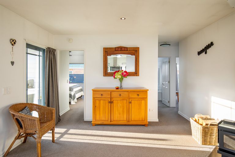 Photo of property in 6 Albert Drive, Clyde, 9330