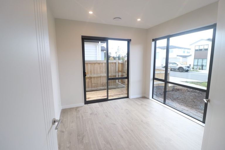 Photo of property in 16 Thomas Rielly Avenue, Hobsonville, Auckland, 0616