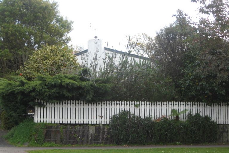 Photo of property in 84 Govett Avenue, Frankleigh Park, New Plymouth, 4310