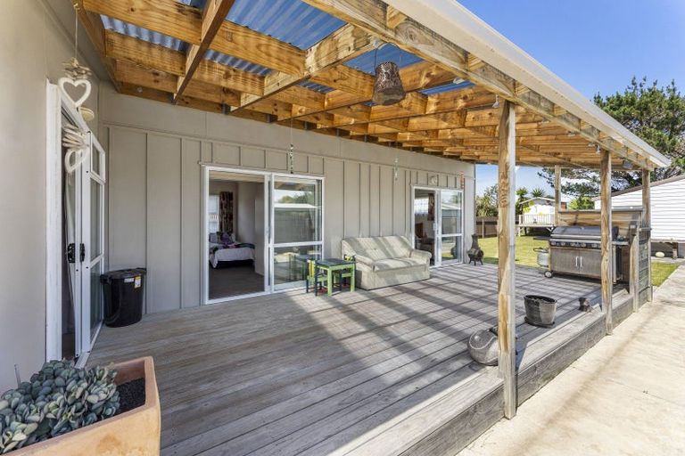 Photo of property in 14 Muapoko Street, Himatangi Beach, Foxton, 4891