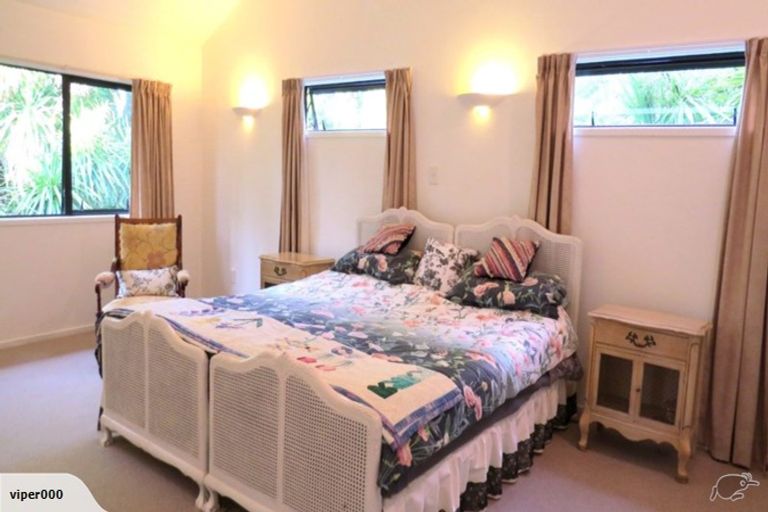 Photo of property in 8 Rosecamp Road, Beach Haven, Auckland, 0626