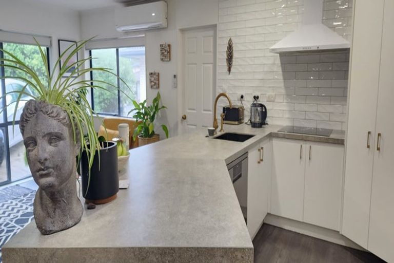 Photo of property in 38 Esther Place, Red Beach, 0932