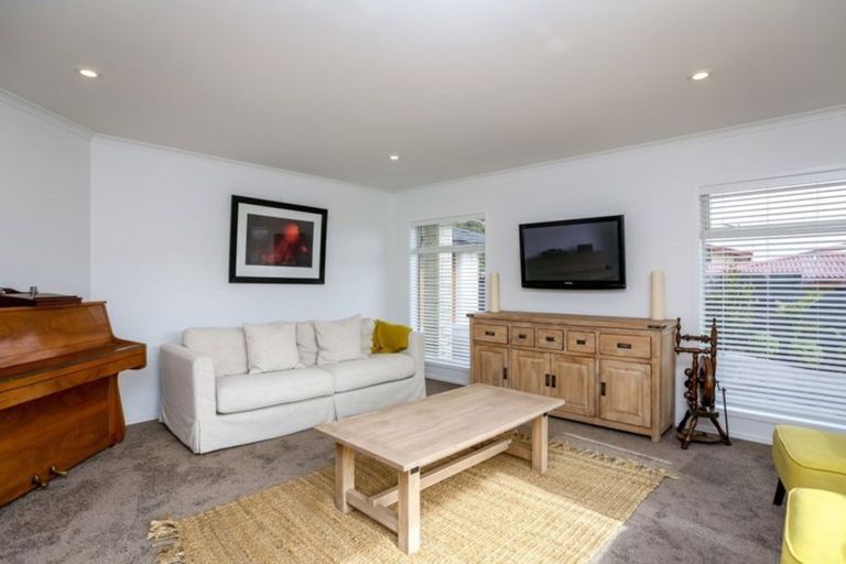 Photo of property in 3b Anderson Way, Highlands Park, New Plymouth, 4312