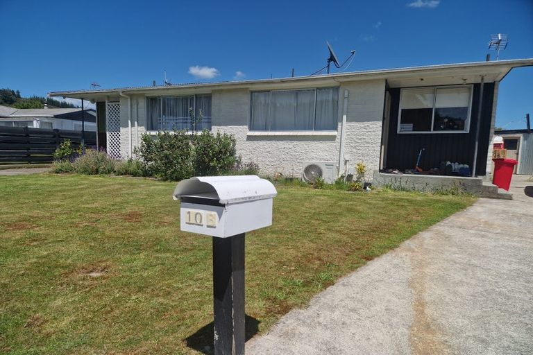 Photo of property in 10 Ponderosa Grove, Maoribank, Upper Hutt, 5018
