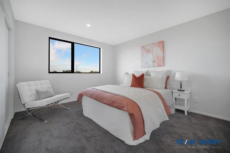 Photo of property in 1 Korowhiti Road, Clarks Beach, 2122