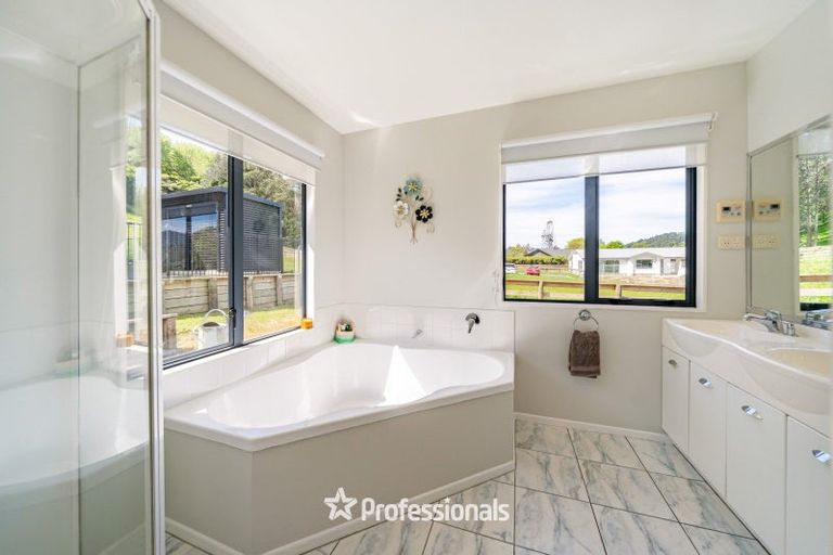 Photo of property in 8 Tuhua Lane, Brown Owl, Upper Hutt, 5018