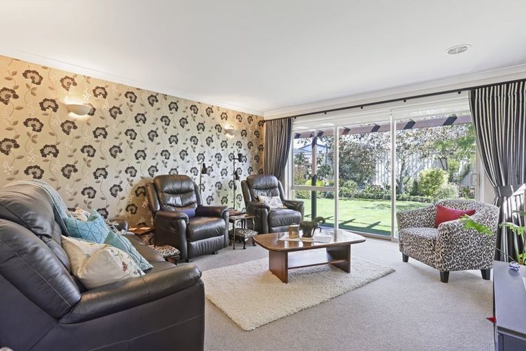 Photo of property in 10 Holly Place, Rangiora, 7400