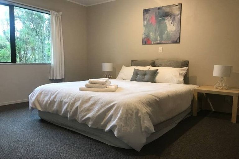 Photo of property in 1/42 Woodlands Crescent, Browns Bay, Auckland, 0630