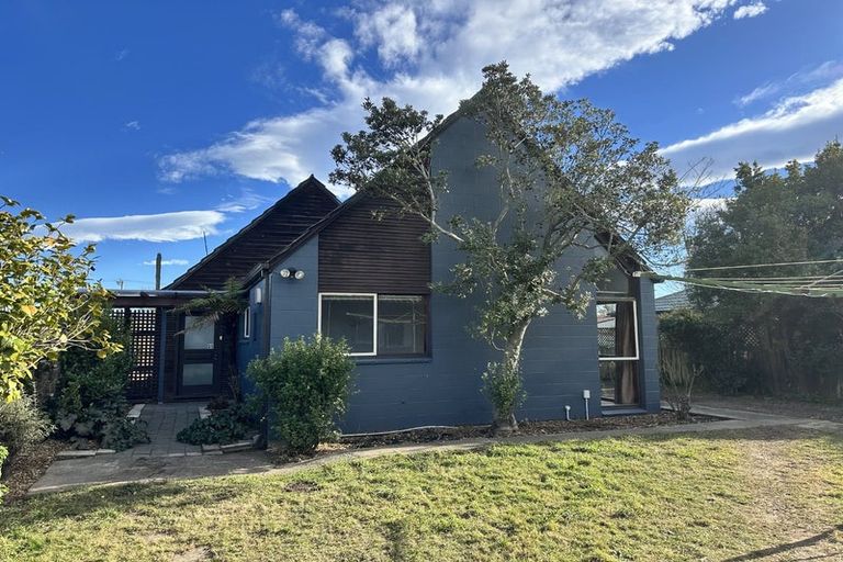 Photo of property in 2 Petries Road, Woodend, 7610