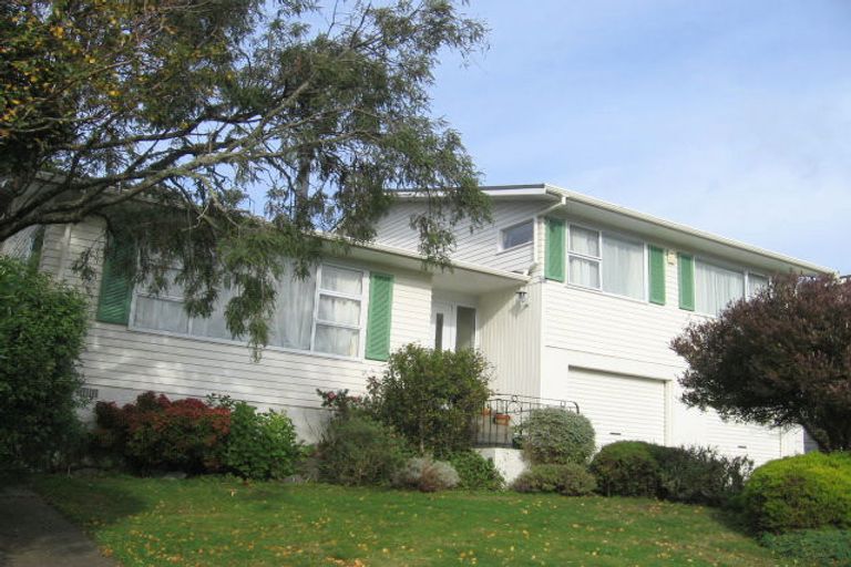 Photo of property in 8 Saint Catherines Terrace, Tawa, Wellington, 5028