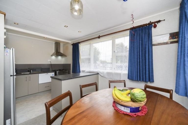 Photo of property in 33 Suzanne Grove, Kelvin Grove, Palmerston North, 4414