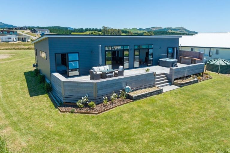 Photo of property in 5 Pukeko Place, Riversdale Beach, Masterton, 5872