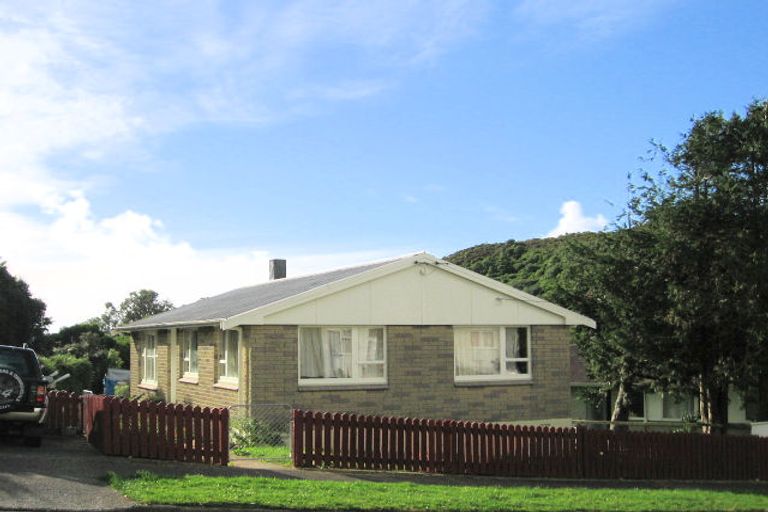 Photo of property in 23 Cardiff Crescent, Cannons Creek, Porirua, 5024
