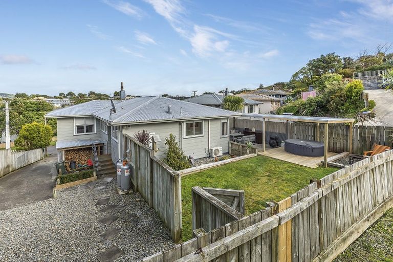 Photo of property in 16 Owhiti Street, Titahi Bay, Porirua, 5022