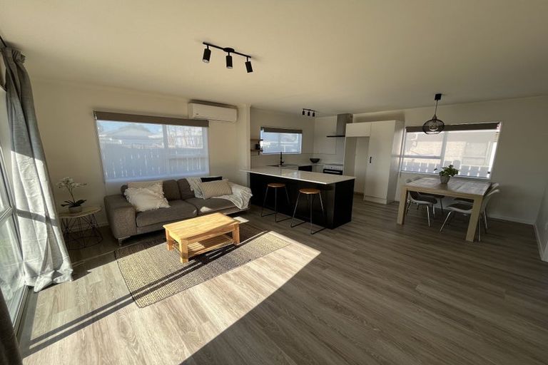 Photo of property in 2/2 Hatherley Place, Clendon Park, Auckland, 2103