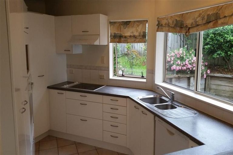 Photo of property in 2/17a Forrest Hill Road, Milford, Auckland, 0620