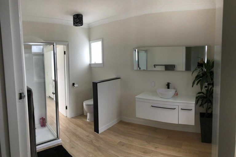 Photo of property in 61 Featherston Street, Takaro, Palmerston North, 4412