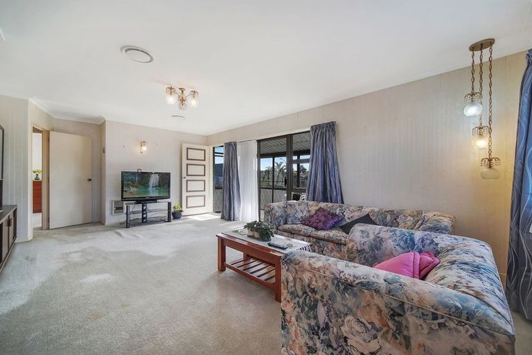 Photo of property in 1 Hedge Row, Sunnyhills, Auckland, 2010