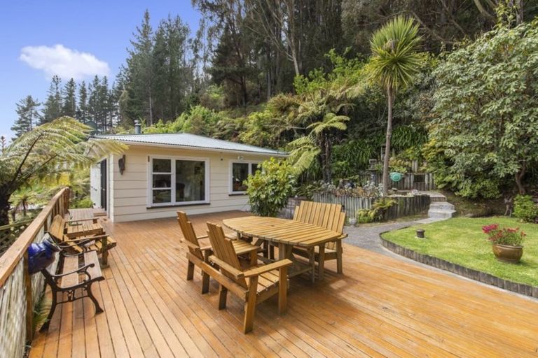 Photo of property in 284 Moores Valley Road, Wainuiomata, 5373