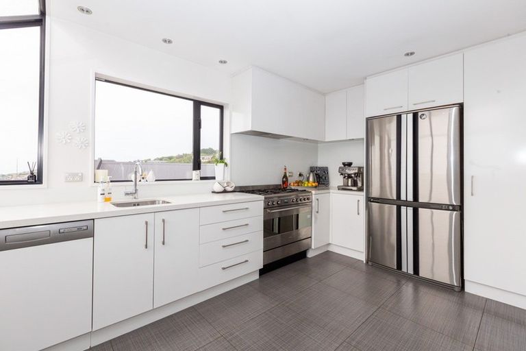 Photo of property in 30 Drayton Drive, Mount Pleasant, Christchurch, 8081