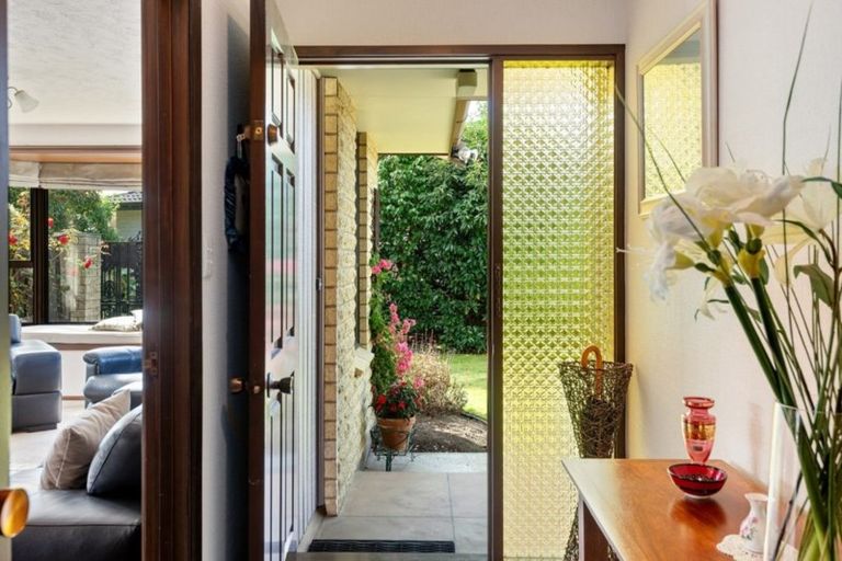 Photo of property in 5 Calbreath Place, Russley, Christchurch, 8042