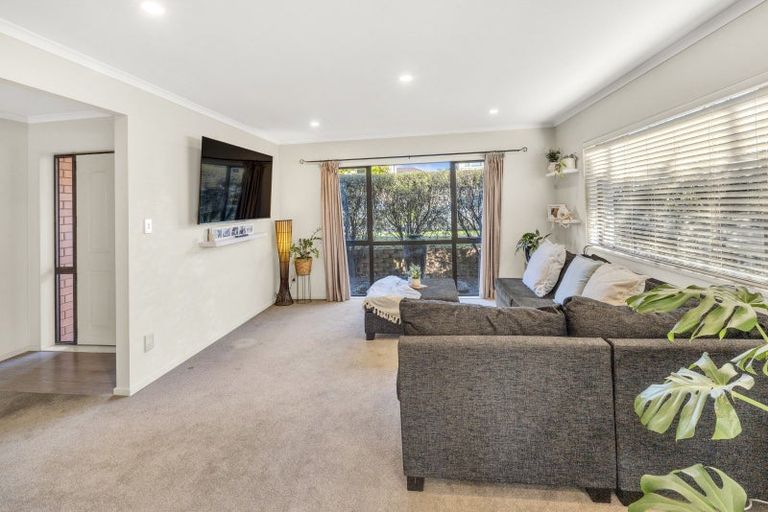 Photo of property in 4 Bridgefield Crescent, Flat Bush, Auckland, 2016