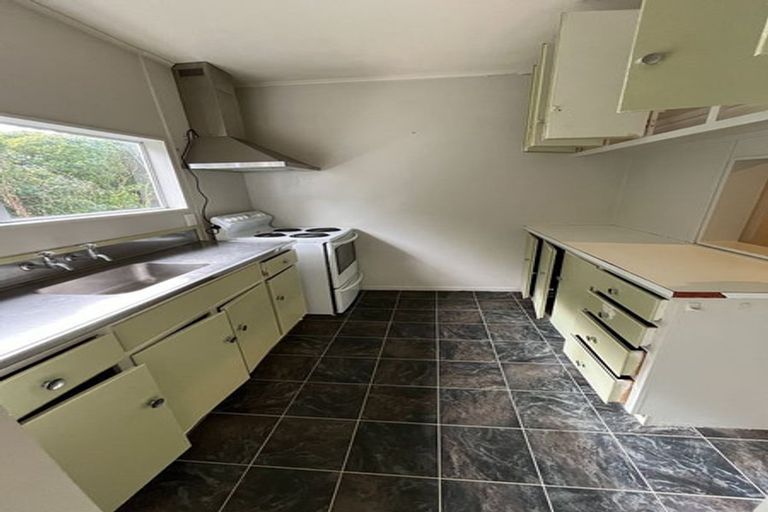 Photo of property in 10 Martin Grove, Normandale, Lower Hutt, 5010