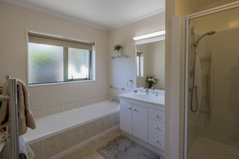 Photo of property in 9 Cranbrook Grove, Waikanae, 5036
