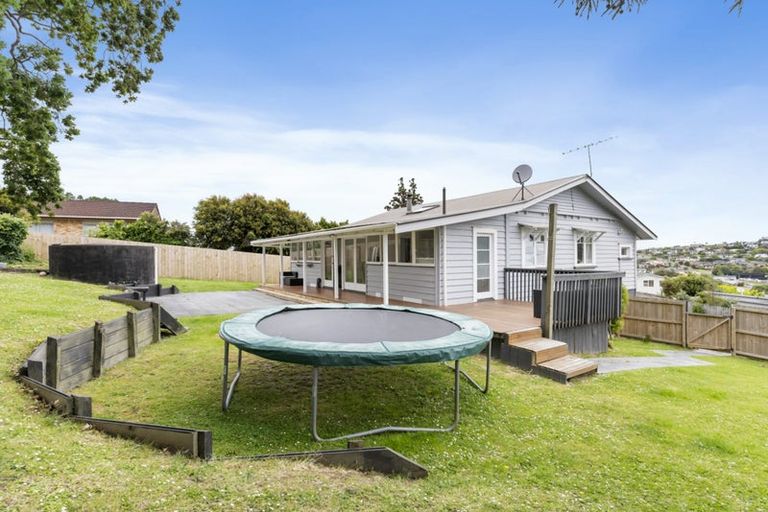 Photo of property in 18 Penton Road, Stanmore Bay, Whangaparaoa, 0932